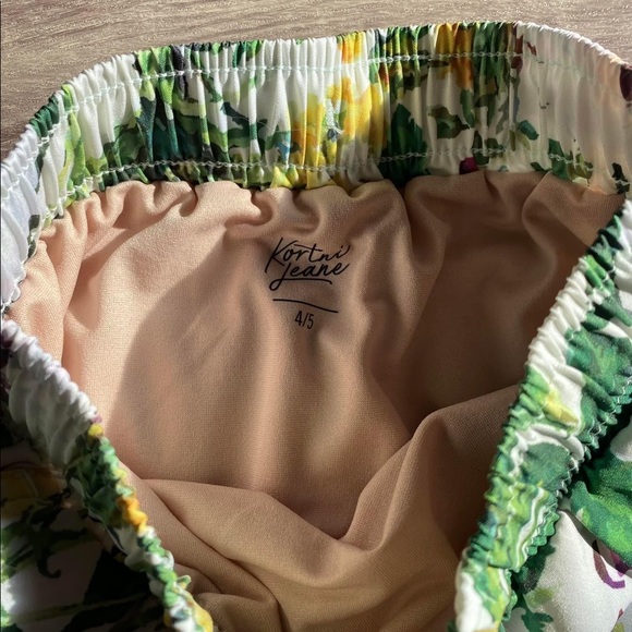 Trunks - Picture 2 of 3